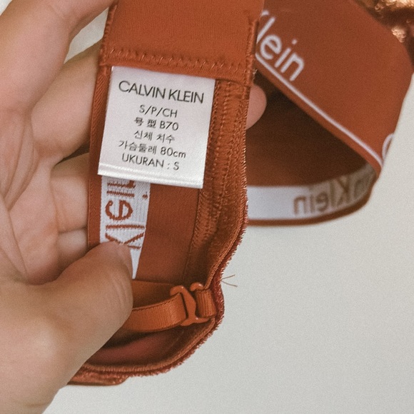 Calvin Klein crushed velvet triangle bralette in size small NWOT - Picture 3 of 5